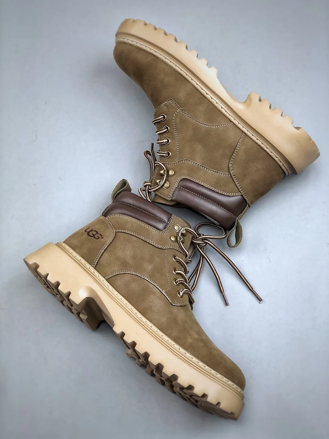 Local pick-up💰560 Support store release New arrival🚀UGG Men's mid-top casual Martin boots series for autumn and winter. Purchasing special quality. High elastic Modern external non-slip rubber foam ultra-light outsole. Lace-up design. Very easy to put on and take off. Made of TPU molded and shaped genuine leather upper material #EVA light wing technology outsole with non-slip, wear resistance and good elasticity. ❗ American light luxury brand [UGG] M Tasman Weather Hybrid Tasman hybrid series medium-cut thick-soled lightweight casual Martin boots" Size: 39-44 (one size larger)